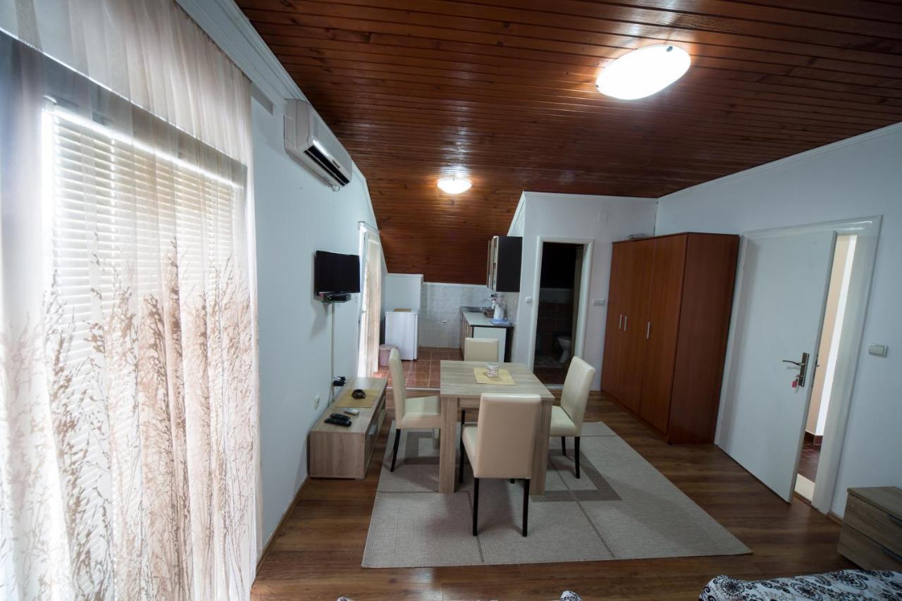 Apartments Pavicevic تيفات الغرفة الصورة